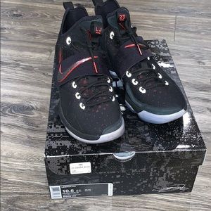 Lebron XlV men’s shoes 10.5 used